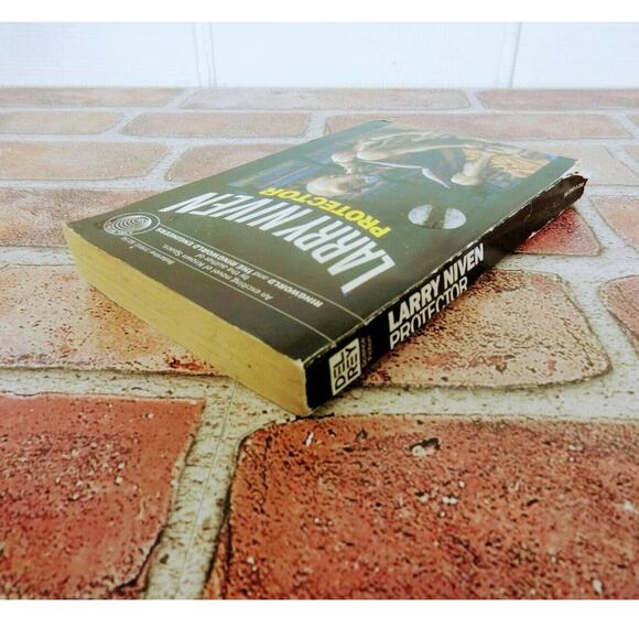 PROTECTOR (Known Space) Larry Niven 1980s Science Fiction Sci-Fi PB Great Cover! - Picture 10 of 13